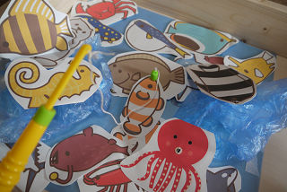 お魚釣って駄菓子をGET!